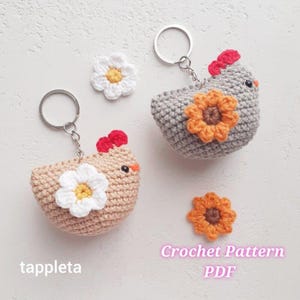 Chicken with flowers keychain crochet pattern, Flower chicken Easter crochet gift, Mother day keychains, Chicken lover gift, Girly accessory, Mabel chicken keychain, Easter crochet pattern, Easter day favor class, teacher appreciation, Summer chicken, mini daisy crochet, small handmade gift, bag charm, gift for grandmother, school party favor, teacher appreciation, gift for friends, mother day gift, small party favor handmade, chicken ornament, beginner friendly pattern, easy crochet gift idea