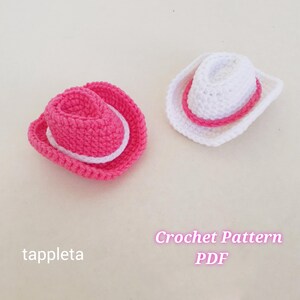 cowgirl hat crochet pattern, pink cowboy hat, small cowgirl hat pink for 11.5" doll, western style hat crochet pattern pdf, no sew pattern for beginners, barbie hat crochet, Taylor Swift cowboy like me, swiftie keychain, cowgirl bag charm, girly accessories handmade, crochet charm gift idea DIY,  cowboy car hanger, cowboy party favor, cowboy wedding favors, cowgirl room decor, cowboy garland, rodeo accessory, teacher appreciation gift, gift for friends, tappleta crochet pattern