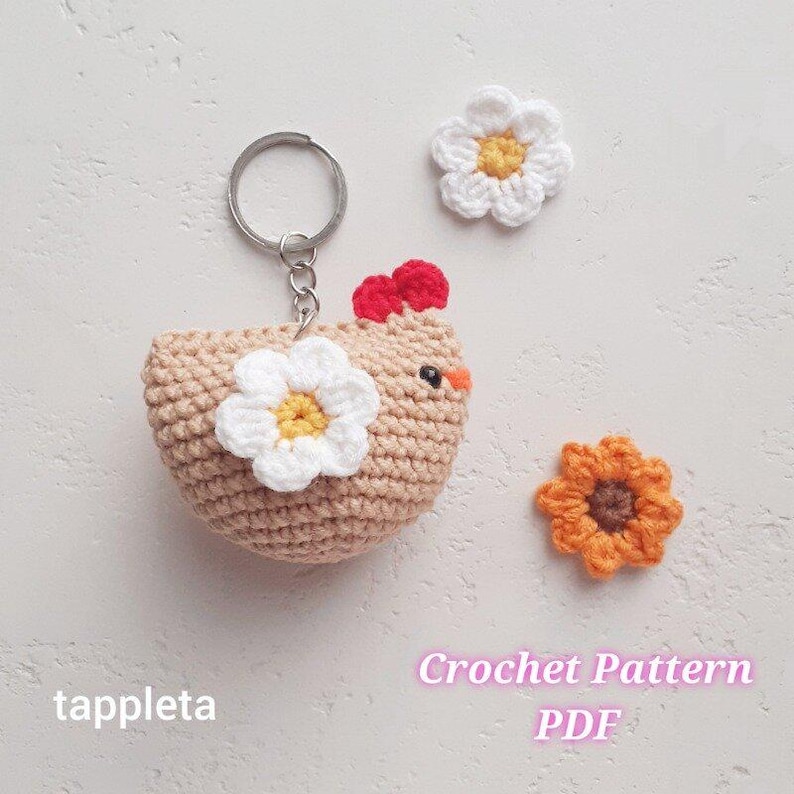 Chicken with flowers keychain crochet pattern, Flower chicken Easter crochet gift, Mother day keychains, Chicken lover gift, Girly accessory, Mabel chicken keychain, Easter crochet pattern, Easter day favor class, teacher appreciation, Summer chicken, mini daisy crochet, small handmade gift, bag charm, gift for grandmother, school party favor, teacher appreciation, gift for friends, mother day gift, small party favor handmade, chicken ornament, beginner friendly pattern, easy crochet gift idea