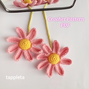 Pink flowers crochet car hanger pattern, Crochet daisy rearview mirror charm, Flowers car decor pattern, Hanging car crochet accessories
