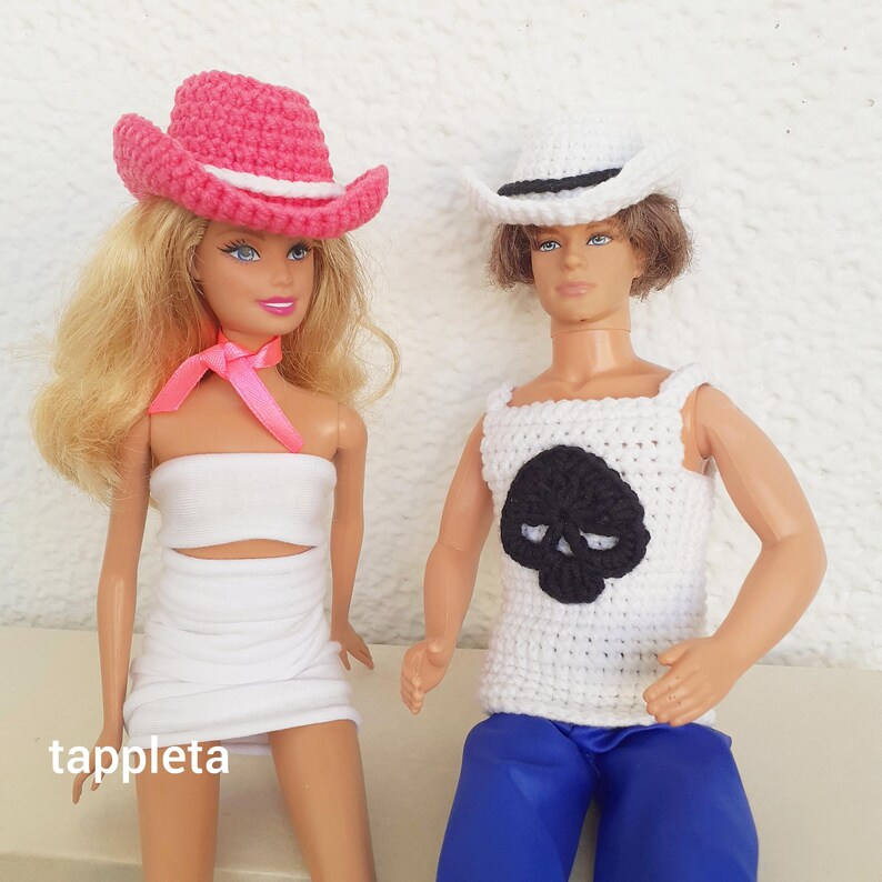 cowgirl hat crochet pattern, pink cowboy hat, small cowgirl hat pink for 11.5" doll, western style hat crochet pattern pdf, no sew pattern for beginners, barbie hat crochet, Taylor Swift cowboy like me, swiftie keychain, cowgirl bag charm, girly accessories handmade, crochet charm gift idea DIY,  cowboy car hanger, cowboy party favor, cowboy wedding favors, cowgirl room decor, cowboy garland, rodeo accessory, teacher appreciation gift, gift for friends, tappleta crochet pattern