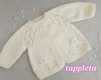 ivoor vest babymeisje, handgebreide dooptrui voor meisjes, doopvest wit, babytrui wit, roze vest met bloemen