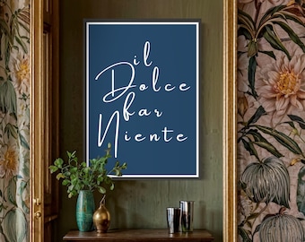 Il Dolce Far Niente Print, Italienisches Zitat, Blaue Typografie (Digitaler Download)