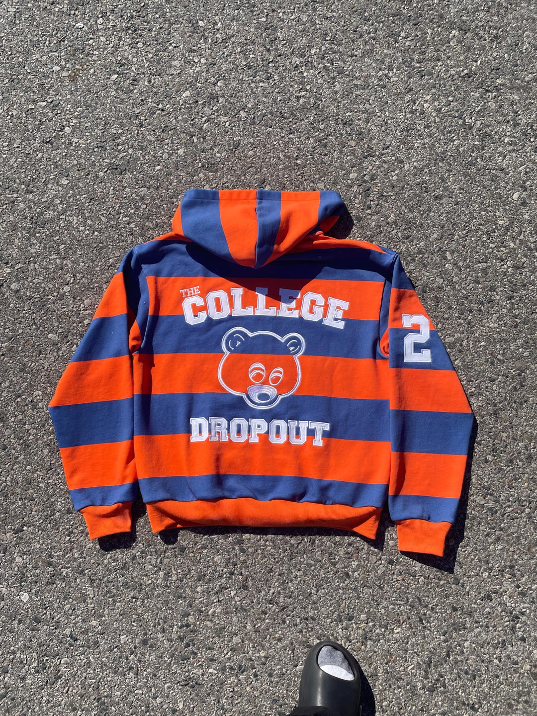 カニエ・ウェスト作「The College Dropout」オレンジ＆ブルー ジップ