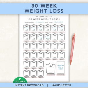 Könnte beinhalten: Ein weißes 30-Wochen-Gewichtsverlust-Tracker-Blatt mit schwarzen Umrissen von Waagen für jede Woche, mit Texten wie 30 WEEK WEIGHT LOSS, MY SHAPE SHIFTER und SHOPPING TRIP TO LONDON, begleitet von einem roségoldenen, einziehbaren Stift.