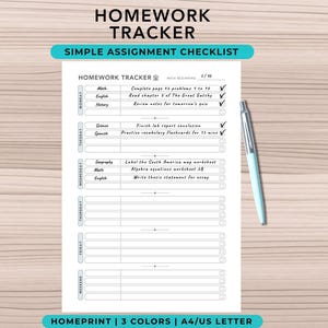 Puede incluir: Una hoja de seguimiento de tareas blanca con texto y líneas negras, que presenta un horario semanal de lunes a fin de semana. El documento incluye columnas para materias y tareas con casillas de verificación. Un bolígrafo azul claro y plateado.