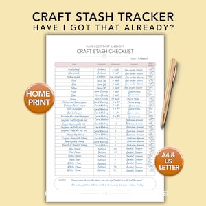 Può includere: Un elenco di controllo stampabile per il tracker di scorte di artigianato con il titolo "Craft Stash Tracker Have I Got That Already?". L'elenco include sezioni per articolo, quantità, posizione e note. Una penna dorata è appoggiata sul lato destro. Include i pulsanti "Home Print" e "A4 & US Letter".