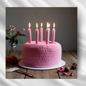 Carte de gâteau d'anniversaire au crochet PNG | Jolie carte de voeux sur le thème du fil et du crochet | Téléchargement numérique imprimable pour les artisans