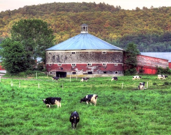 Classic Vermont Roundbarn Print