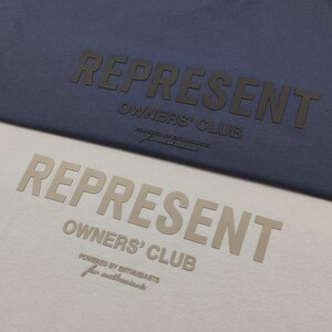 Camiseta de manga corta con logotipo y aplique de silicona clásica REP