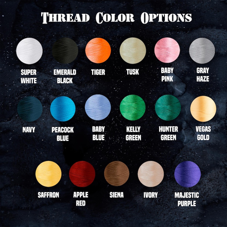 Pu&ograve; includere: Immagine che mostra una tabella dei colori delle opzioni di filo. Il testo "THREAD COLOR OPTIONS" &egrave; in alto. I colori includono bianco, nero, arancione, beige, rosa, grigio, blu navy, verde acqua, azzurro, verde, verde scuro e oro. Ulteriori colori sono giallo, rosso, marrone, avorio e viola.