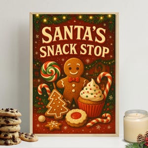 Könnte beinhalten: Ein gerahmter Weihnachtsdruck mit dem Text "SANTA'S SNACK STOP". Das Bild zeigt einen Lebkuchenmann, Zuckerstangen, einen Cupcake und Kekse. Der Hintergrund ist ein tiefes Rot mit dekorativen Elementen.