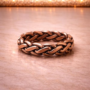 Anillo de cobre trenzado hecho a mano: Joyería llamativa de estilo bohemio con cadena tejida