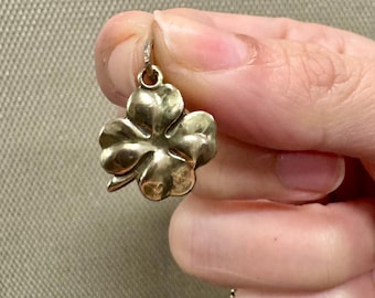 Vintage 10k vierblättriges Kleeblatt Charm Anhänger