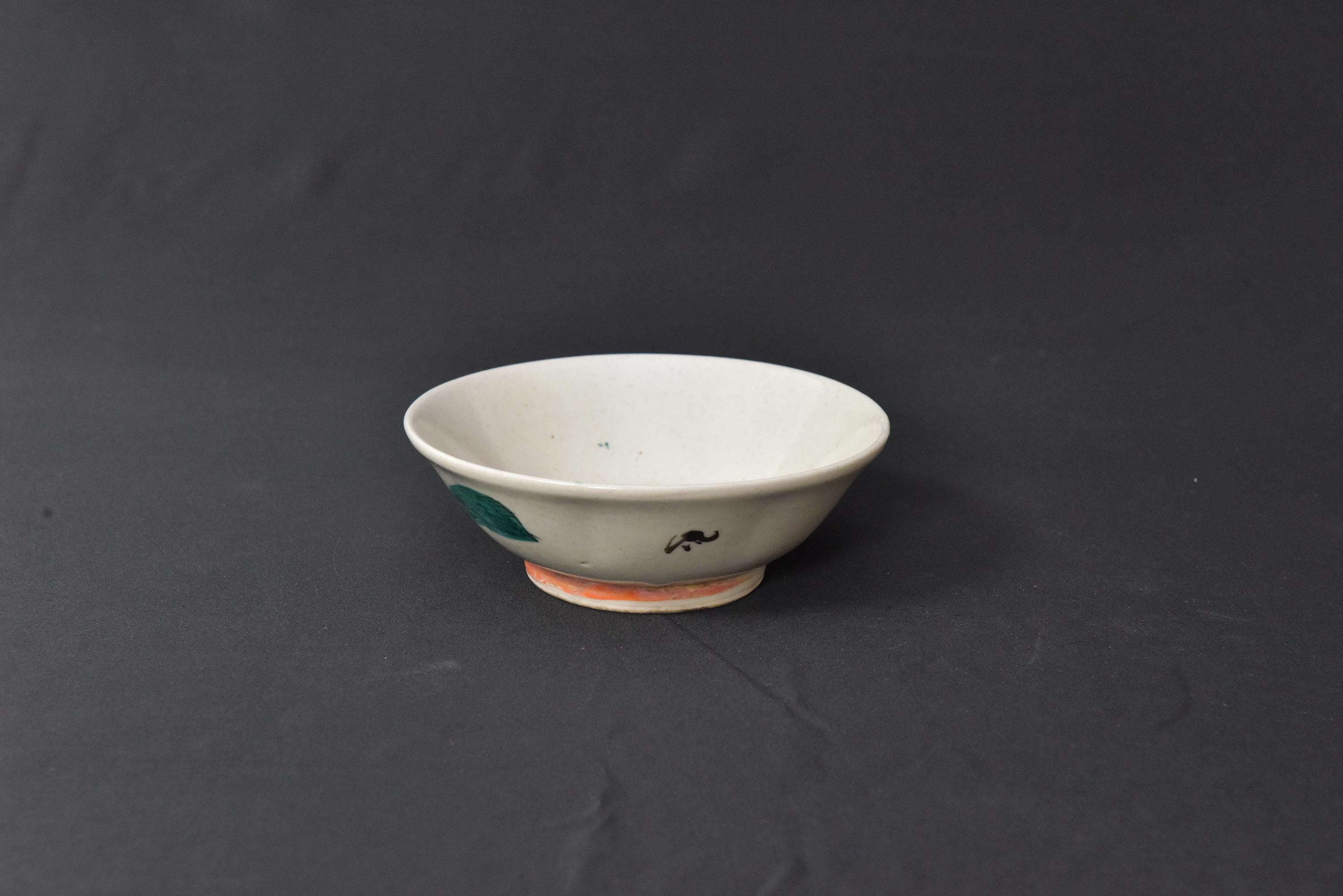 古磁器 青白い陶器ボウル 花と鳥のデザイン ヴィンテージ中国磁器ボウル – 花と鳥のモチーフ – ファミーユ