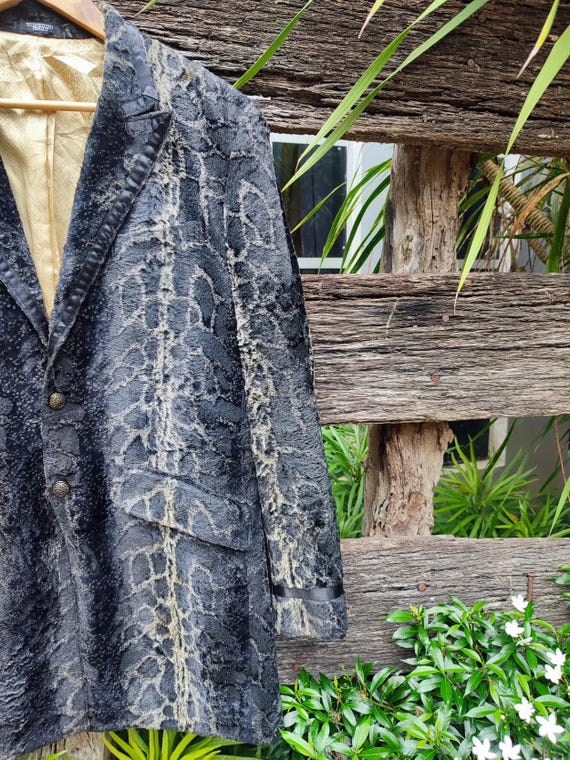 Tornado Mart Python Pattern Velvet Blazer (Size L) - image 4
