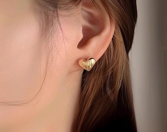 Pendientes de corazón delicados para mujer, joyería romántica y coqueta, pendientes minimalistas dorados, pendientes bonitos para el día a día, regalo de San Valentín para ella