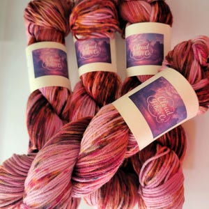 Rose Garden - 100% Baumwollgarn, handgefärbt, mehrere Gewichte, versandfertig