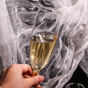Personalisiertes Sektglas mit Gravur: Hochzeitsgeschenk, Braut und Bräutigam