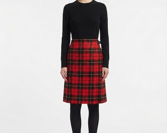 Wallace Tartan Highland Kilt för kvinnor - Handgjord 8 Yard Röd Pläd