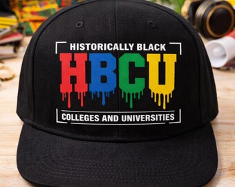 Camiseta "HBCU Queen Grads Matter PNG", com o logotipo da Universidade Historicamente Negra (HBCU), design digital para download.