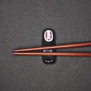 No face chopstick holder design made with polymer clay, brush holder, calligraph holder | My neighbor Totoro from Ghibli studio | Kaonashi