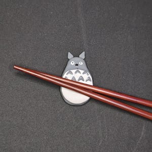 Totoro chopstick holder design made with polymer clay, brush holder, calligraph holder | My neighbor Totoro from Ghibli studio