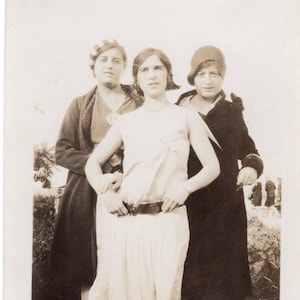 Vintage Photo - Flapper Girlfriends - 1920&#39;s Original Found Photo - Fashion - Black & White - Snapshot -Vernacular Photo