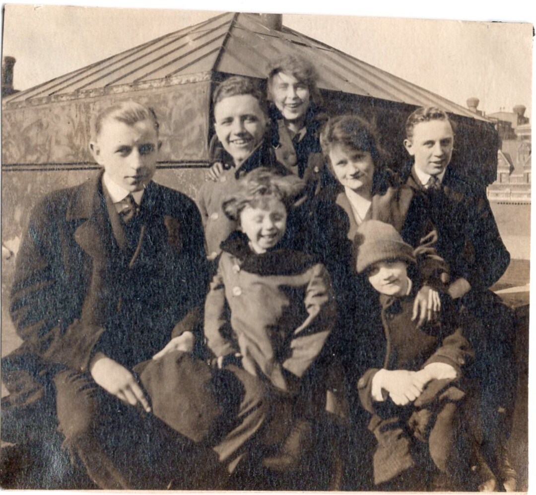 Vintage Photo Family Everyday Life 1930s Original Found Photograph 