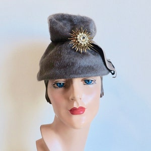 Vintage 1950's Dark Gray Fuzzy Felt Toque Style Hat with Large Gold Rhinestone Star Brooch 50's Millinery Charm Model