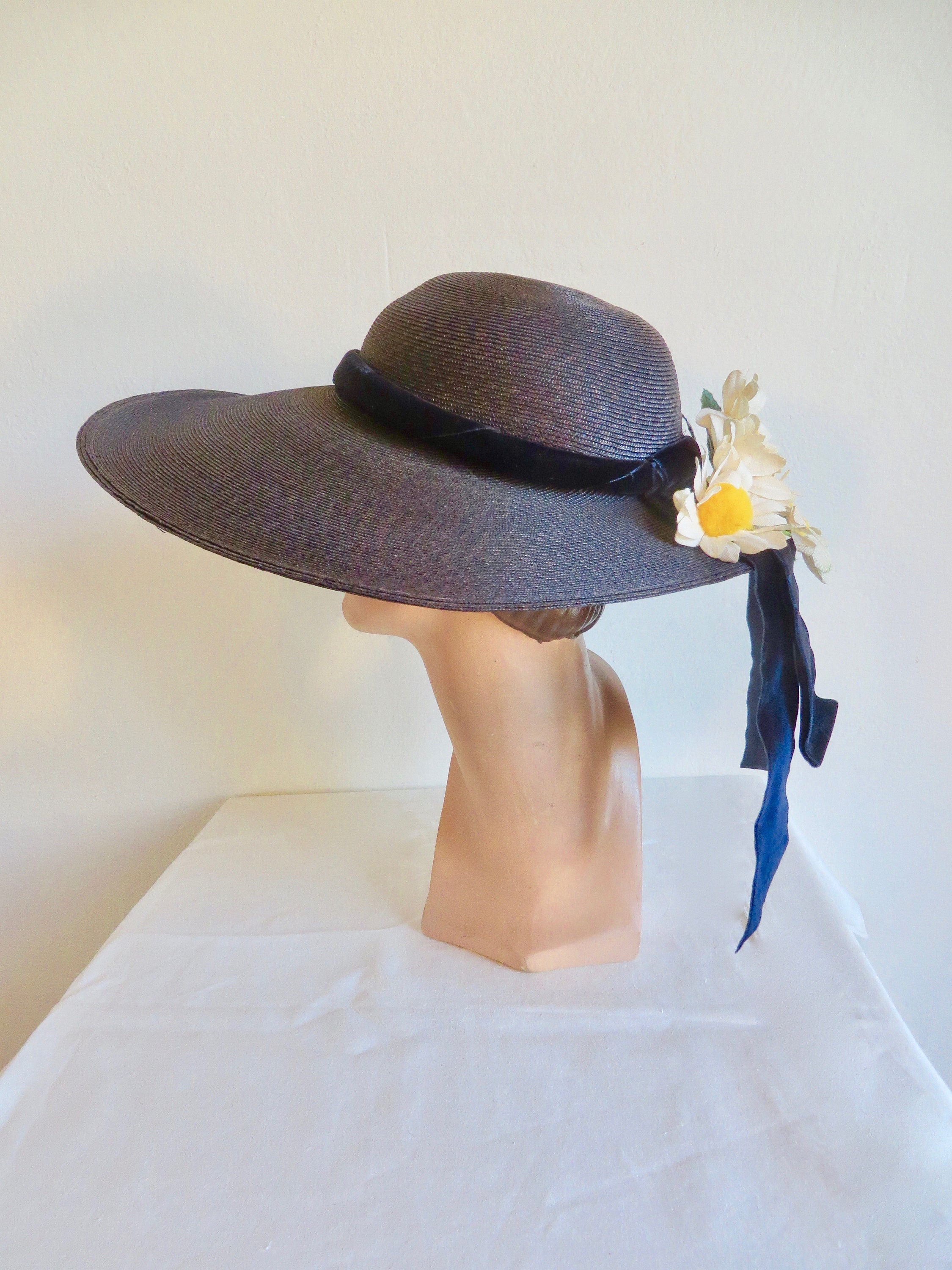 1950s Navy Straw Sun Hat: Wide Brim, Daisy Flowers, Velvet  display picture 2