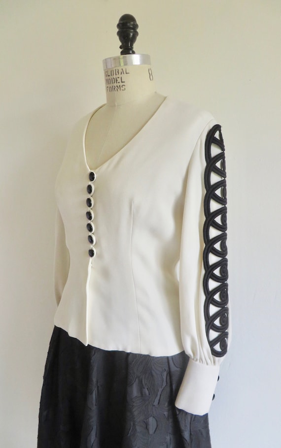 1970's White Jacket Top with Black Lace Sleeve Tr… - image 10