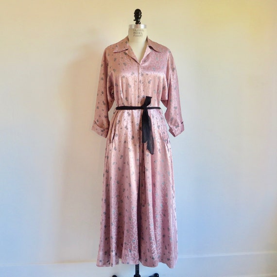 Vintage 1940's Dusty Pink and Black Satin Rayon Fl