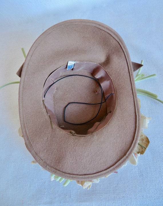 1940's Fawn Brown Felt Tilt Hat with Velvet Roses… - image 9