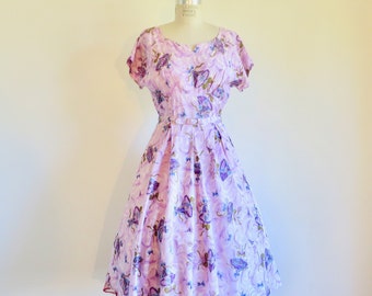 1970's Lavender Purple Umbrella Novelty Print Fit and Flare Day Dress Full Skirt Spring Summer Dresses Rockabilly Swing 29" Waist Medium