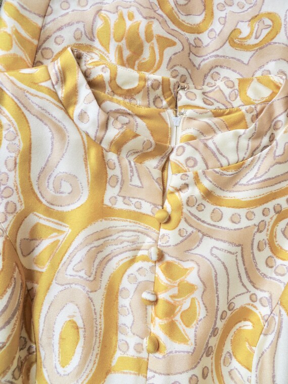 1960's Mod Style Yellow and White Paisley Print A… - image 9