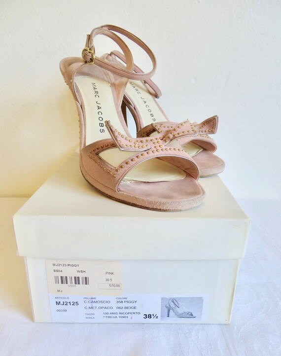 Marc Jacobs Pink Suede Heels: Bow Trim, Gold Studs, Ankle  display picture 3