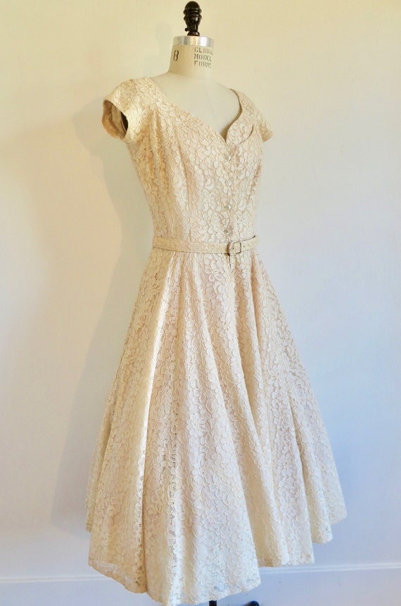 1950's Butter Cream Lace Fit and Flare Dress Swee… - image 3
