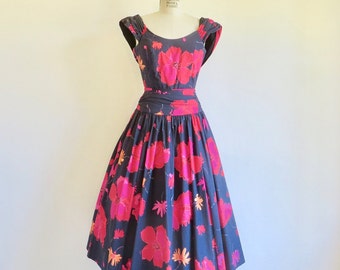 1950's Style Red Black Rose Floral Print Cotton Fit and Flare Dress Full Skirt Rockabilly 50's Spring Summer Laura Ashley 26.5" Waist Small