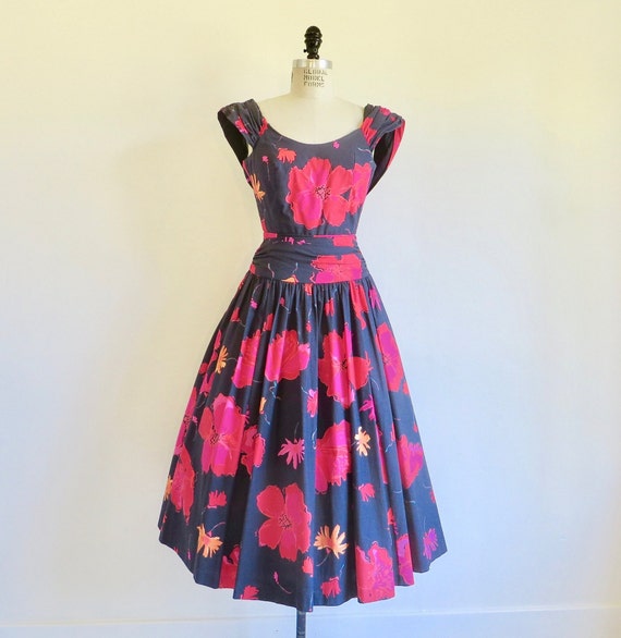 1950's Style Red Black Rose Floral Print Cotton F… - image 1