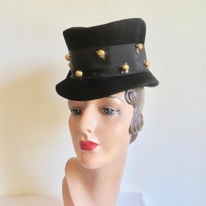 INVENTIVE 1940\'S BLACK FELT CAP WITH GOLD STUDS, BEADS & SATIN BAND TRIM 1940s Black Felt Surrealist Shape Hat w Gold Netting Sequin  main image 3