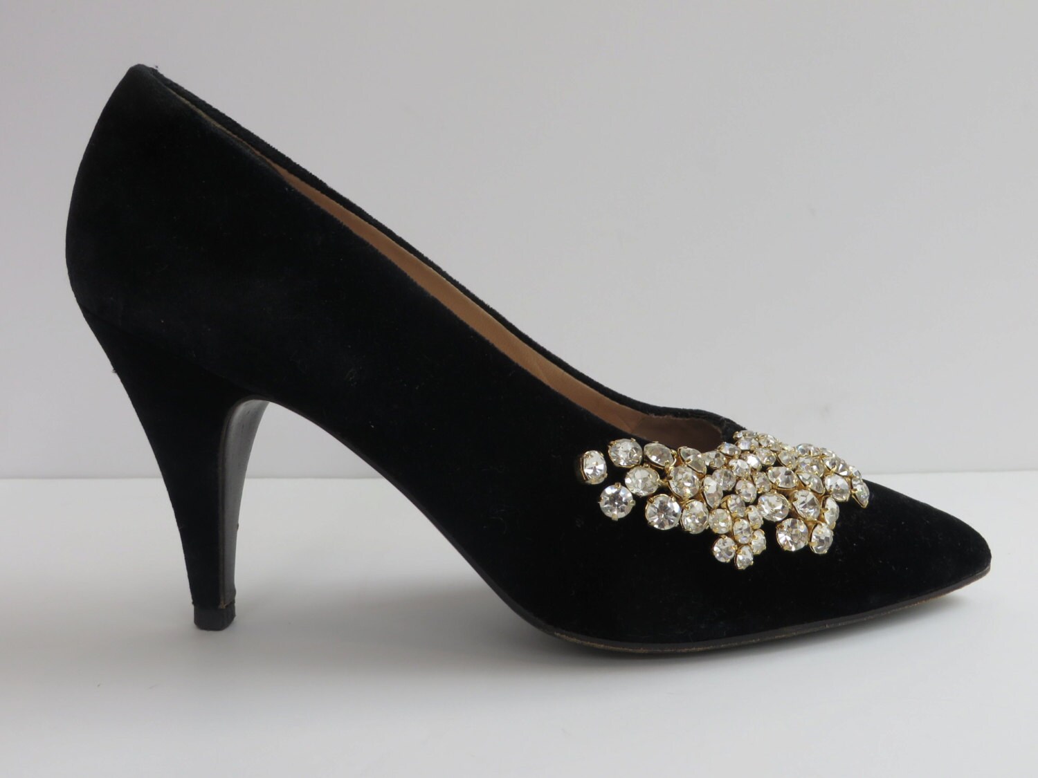 velvet flat pumps