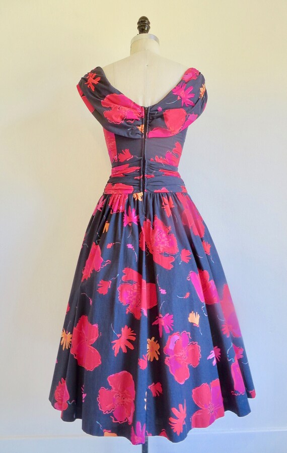 1950's Style Red Black Rose Floral Print Cotton F… - image 7