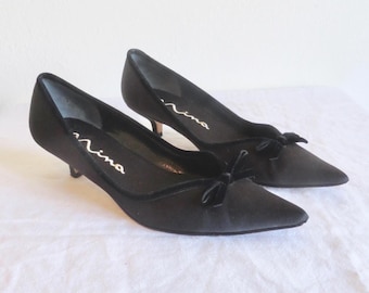1950s Style Black Satin Kitten Heel Pumps: Velvet Bow, Audrey Hepburn Style, Size 7.5