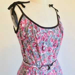 1950's Pink and Gray Cotton Print Fit and Flare Sun Dress Full Skirt Rockabilly Swing Spring Summer 28.5 Medium image 4