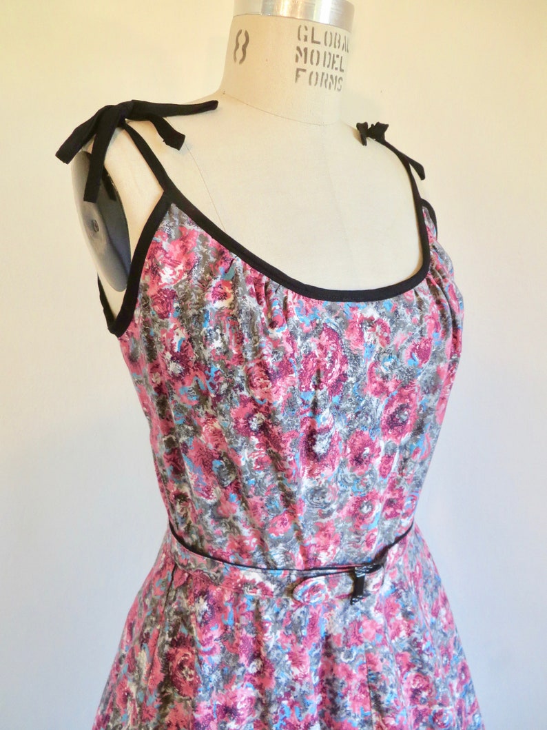 1950's Pink and Gray Cotton Print Fit and Flare Sun Dress Full Skirt Rockabilly Swing Spring Summer 28.5 Medium image 4