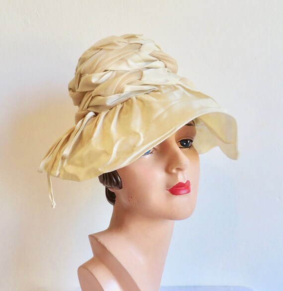 Vintage Cream Felt Cloche Hat with Braided Trim and Bow Vintage 1950s Straw Hat Cloche With Bow and Net Trim - Etsy main image 2