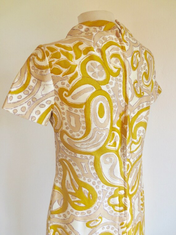 1960's Mod Style Yellow and White Paisley Print A… - image 7