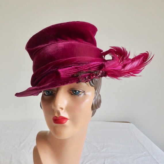 Vintage 1940's Magenta Velvet Tilt Topper Hat with