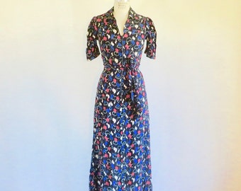 1940's Red Blue Black Rayon Print Long Maxi Dress Housedress Housecoat Zipper Front Puff Sleeves Rockabilly WW2 Era 28" Waist Small